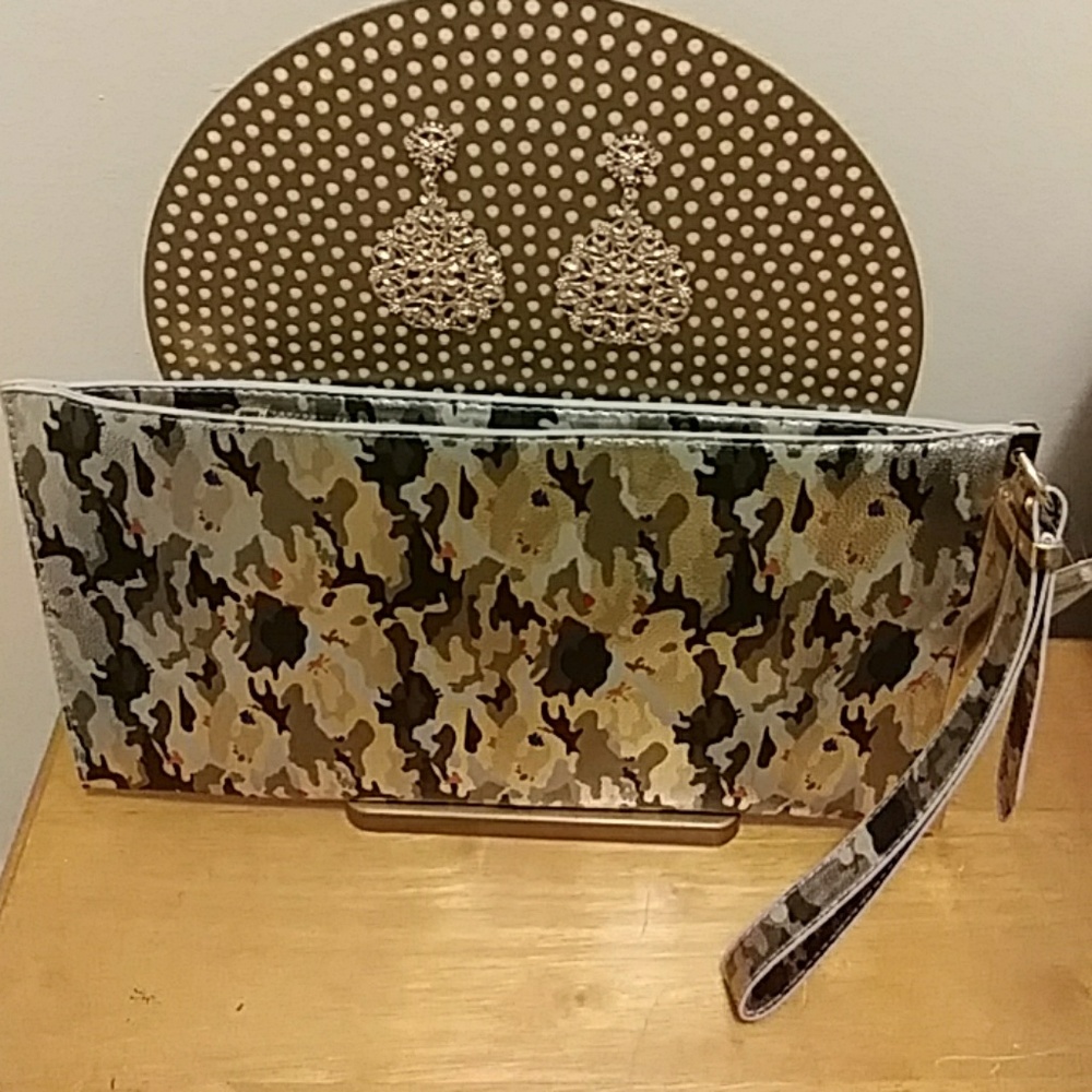 Clutch - Picture 3 of 3